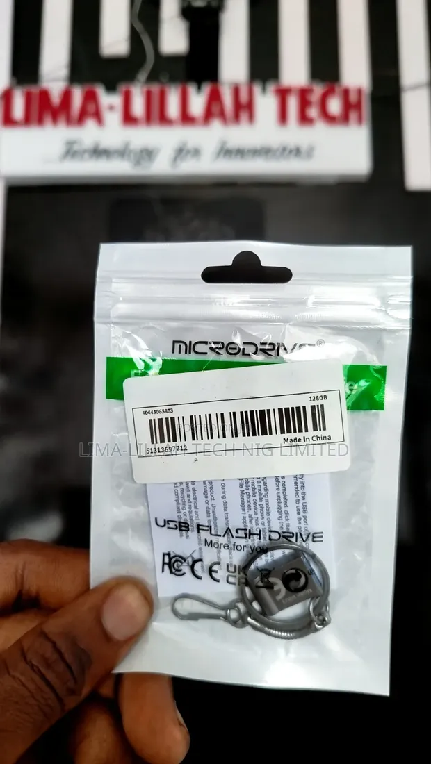 128GB USB 3.0 Flash Drive - 1
