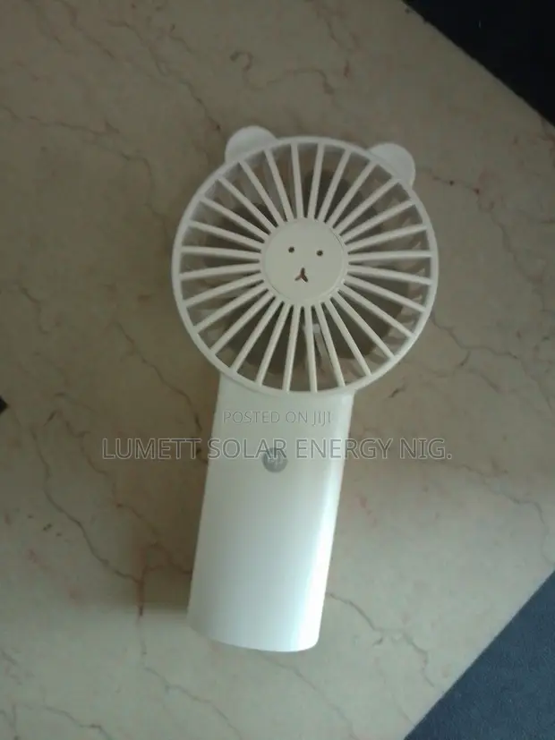 Fan Din Hannu Mai Haske Mai Sake Caji Ta USB - 1