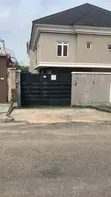 Gidan Kwalaye Mai Dakuna 3 da Aka Gyara a Opebi, Ikeja, Lagos - 1