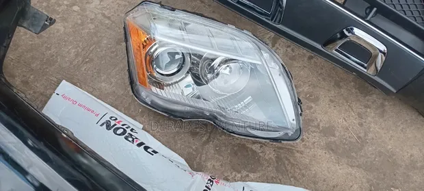 Mercedes-Benz GLK Headlamp (Used) - 1