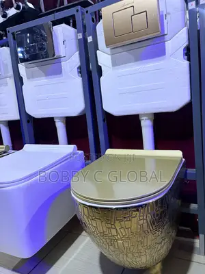 Stylist Gold Wall-Hung WC Mai Boye