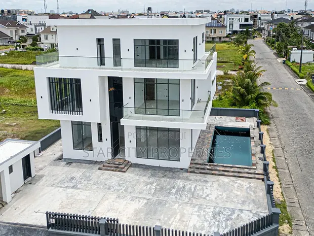 Gidan Bacci 5 da Pool a Victory Park Estate, Osapa London - 1