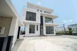 Gidan Bacci 5 da Pool a Victory Park Estate, Osapa London - 2
