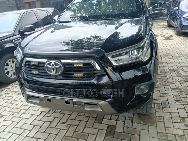 2021 Toyota Hilux V6 Adventure - 1