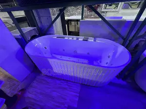 White Luxury Jacuzzi Bathtub