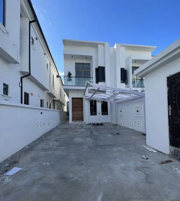 4 Bedroom Semi-Detached Duplex in Lekki - 1