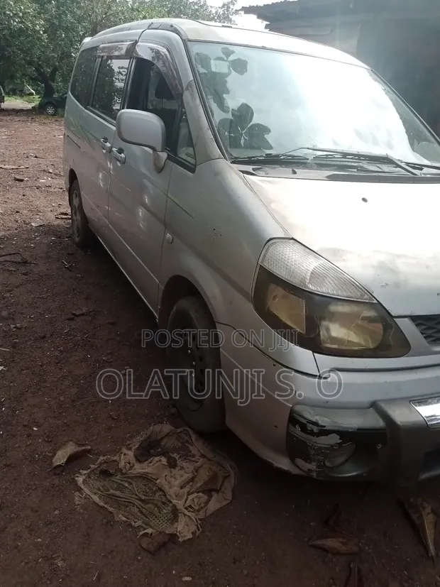 Nissan Serena 2001 Silver - 1