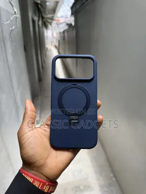 Kwalliya ta Silicone mai Jini da Magnetic Stand don iPhone 14 Pro Max