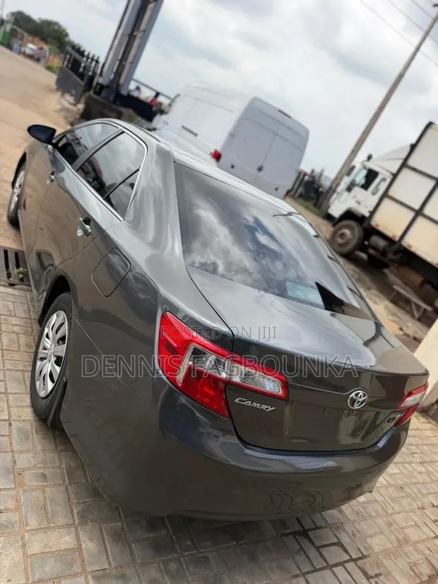 Toyota Camry 2012 Gray - 1