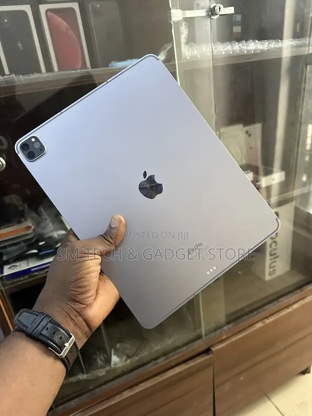 Apple iPad Pro 12.9-inch (2022) 256GB Silver - 1
