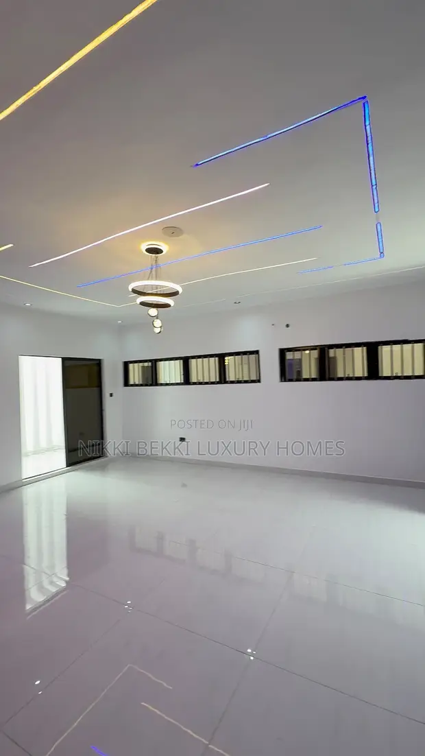 5-Bedroom Duplex don sayarwa a Green Field, Festac - 1