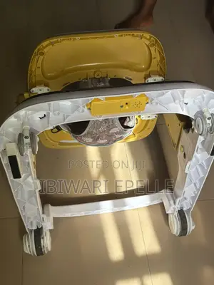 Kayan Kwanciya Na Yara Mai Kyau Mai Ayyuka Da Yawa Tare Da Tray Na Wasa