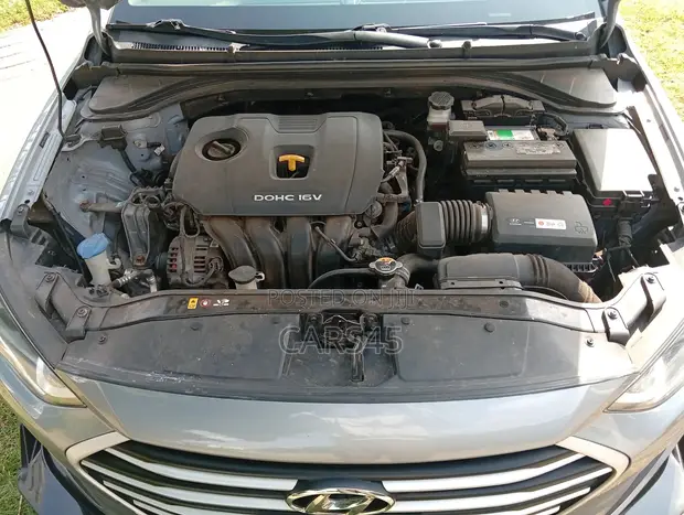 Hyundai Elantra 2017 Grey - 1