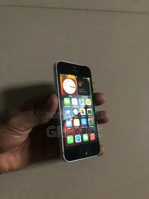 Apple iPhone SE 32GB Silver