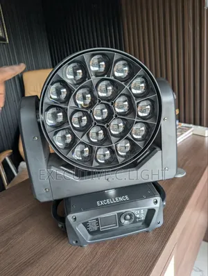 EXCELLENCE 19x40W RGBW LED Bee-Eye Moving Head Zoom Light