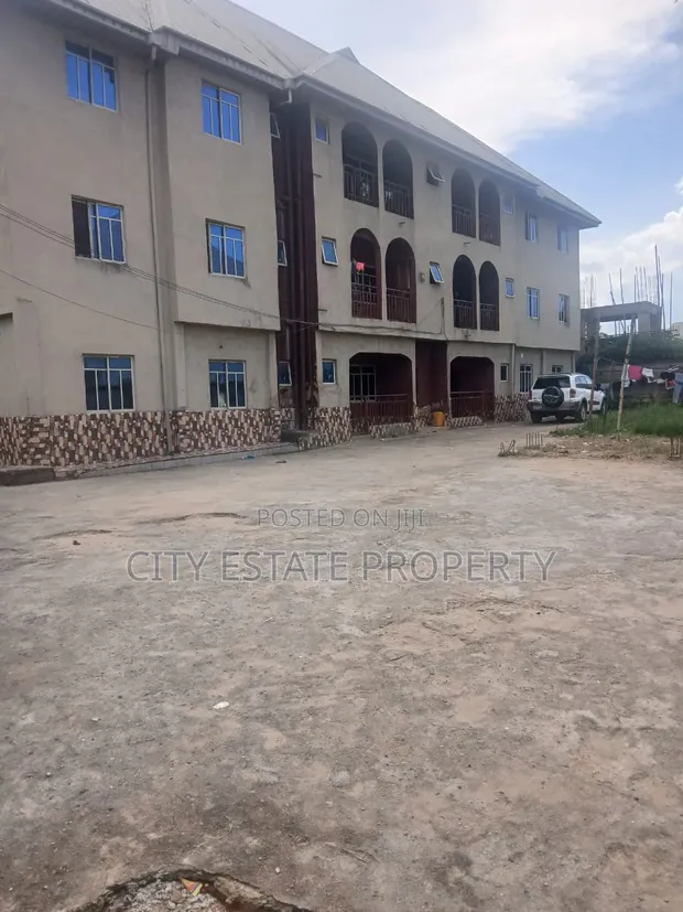 18-Bedroom Block of Flats for Sale in Owerri - 1