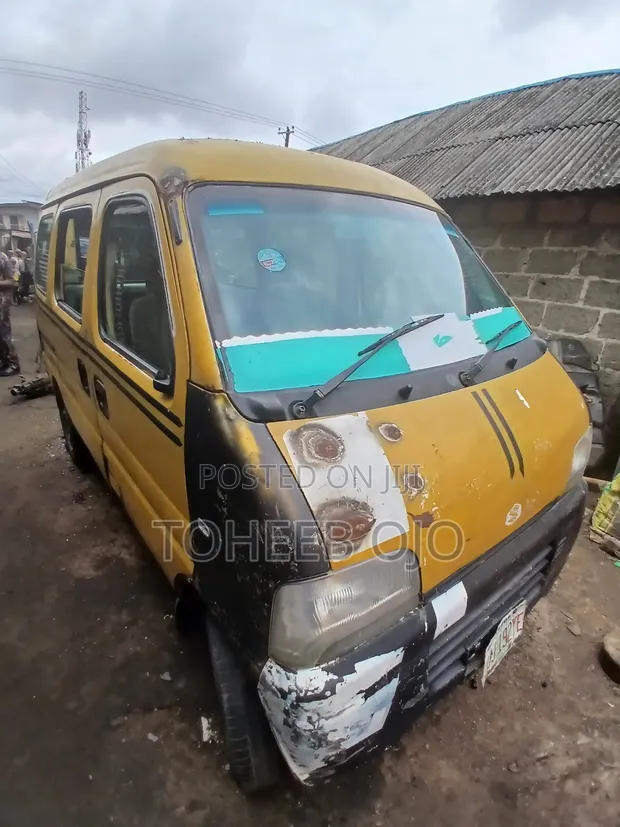 Volkswagen Transporter 1996 Yellow - 1