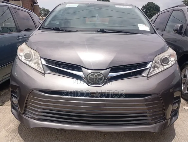 Toyota Sienna XLE 7 AWD Minivan ta 2020 - 1