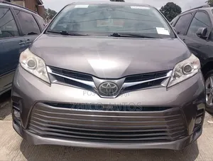 2020 Toyota Sienna XLE 7 AWD Minivan