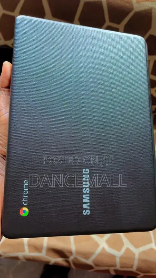 Samsung Chromebook 3 11" 4GB RAM 256GB HDD (Screen Defect) - 1