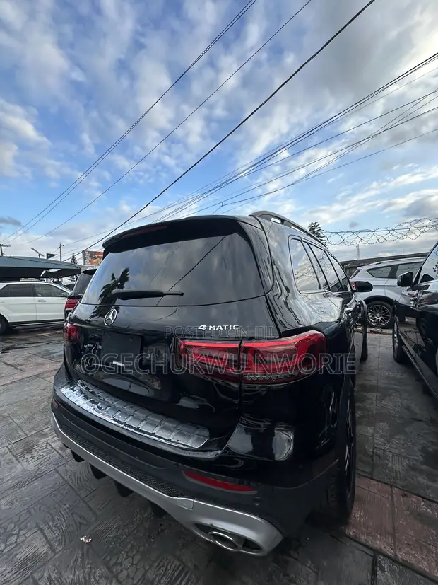 2022 Mercedes-Benz GLB 250 4MATIC SUV - 1
