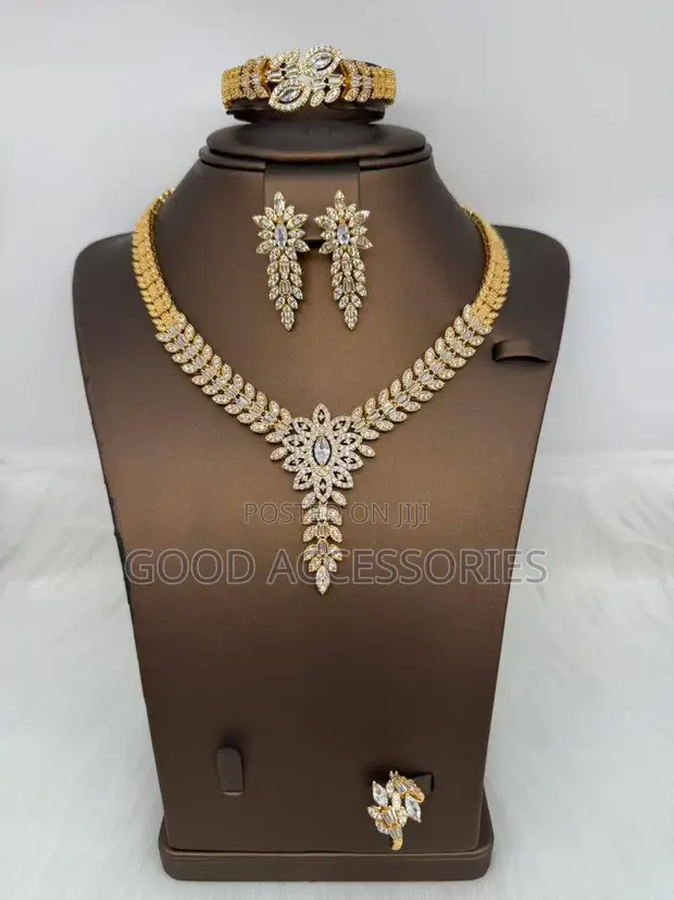 Elegant Zircon Necklace - 1