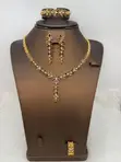 Kyakkyawar Sarkara ta Zircon - 3