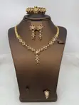 Kyakkyawar Sarkara ta Zircon - 4