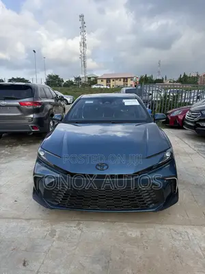 Toyota Camry SE 2025