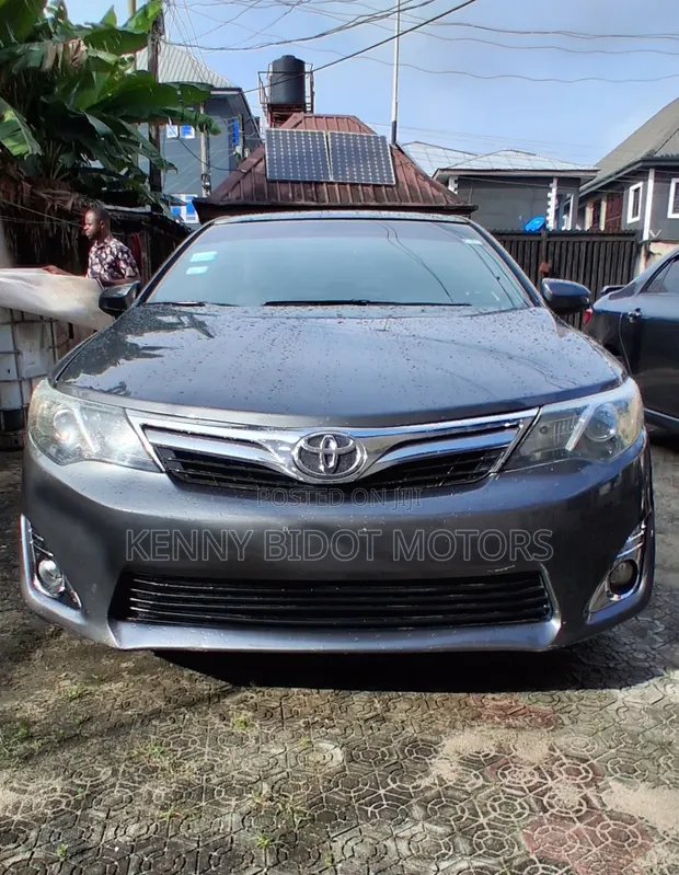 Toyota Camry 2014 Gray - 1