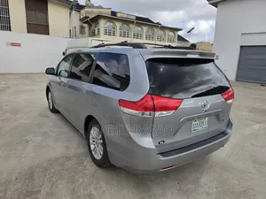 Toyota Sienna XLE 2011 Silver