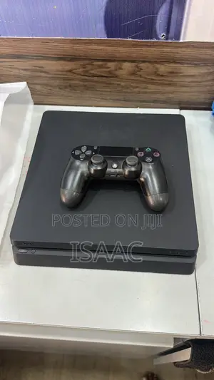 An Yi Amfani Da PS4 Slim Hacked Console Tare Da Wasanni