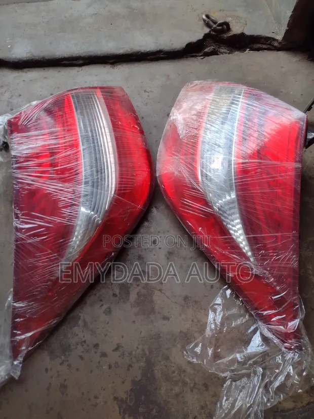 Honda Crosstour Tail Light (Used) - 1