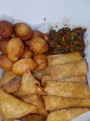Kekunan Biki da Small Chops