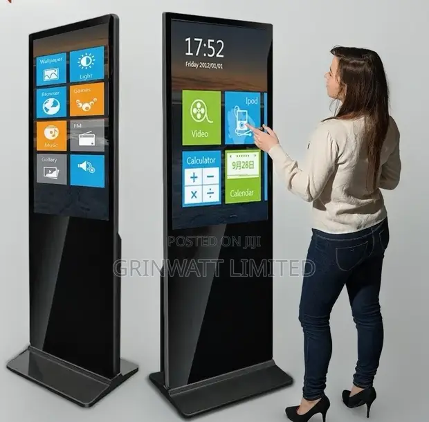 Hiview 55-Inch QLED Digital Signage - 1