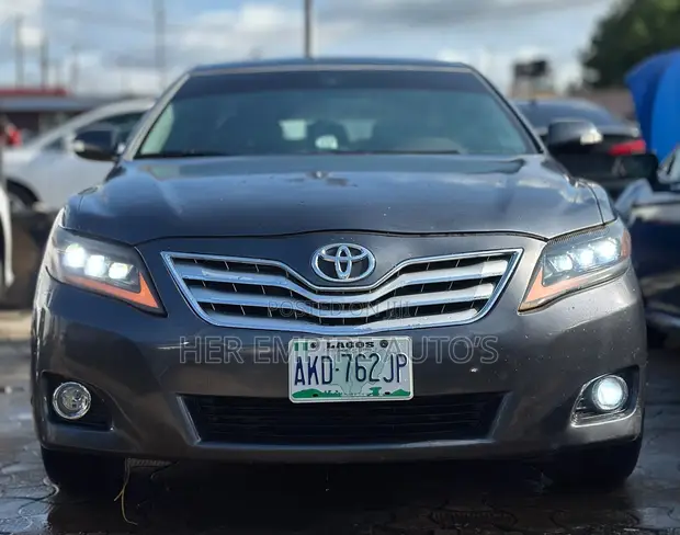Toyota Camry XLE 2010 Black - 1