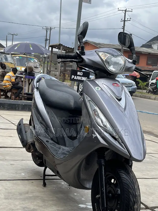 Kymco Agility 125cc Scooter 2012 Silver - 1
