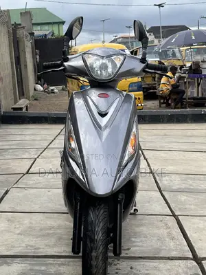 Kymco Agility 125cc Scooter 2012 Silver