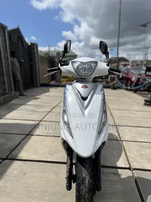 Kymco Agility 125 Scooter 2011 White