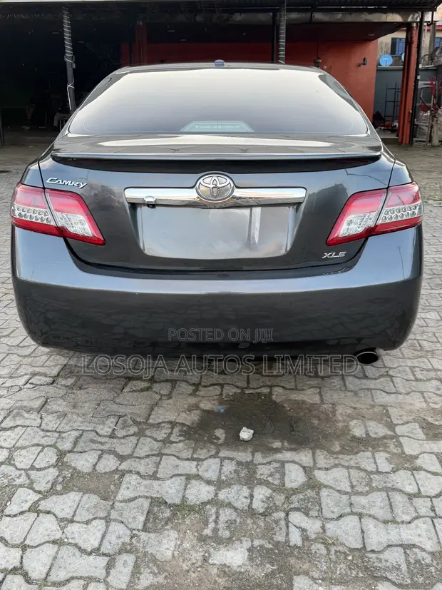 2011 Toyota Camry XLE Sedan - Foreign Used - 1