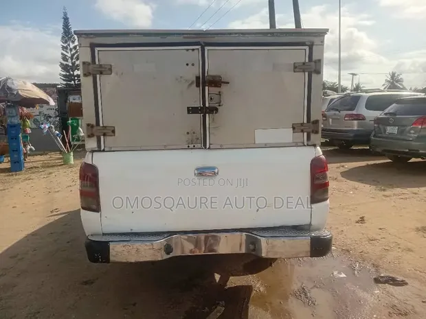 Mitsubishi L200 2013 White - 1