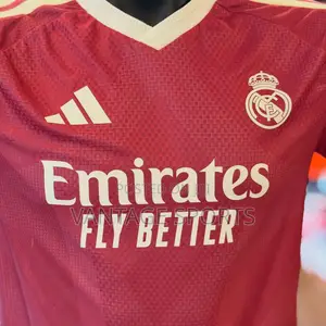 Real Madrid Player's Version Jersey + Kyauta Customization