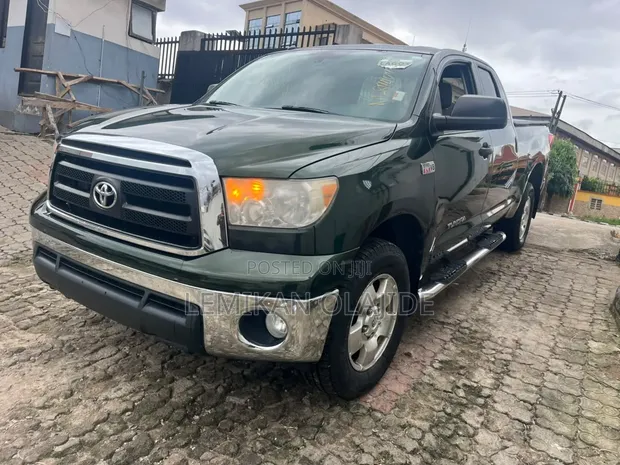 Toyota Tundra 2012 Green - 1
