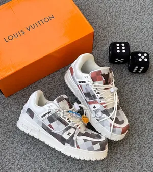 Takalmi Louis Vuitton Mai Launi Daban-daban