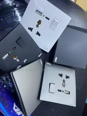 RIVA Na'urar Wutar Lantarki Mai Alatu Tare da Soket Mai Amfani da USB/Type-C