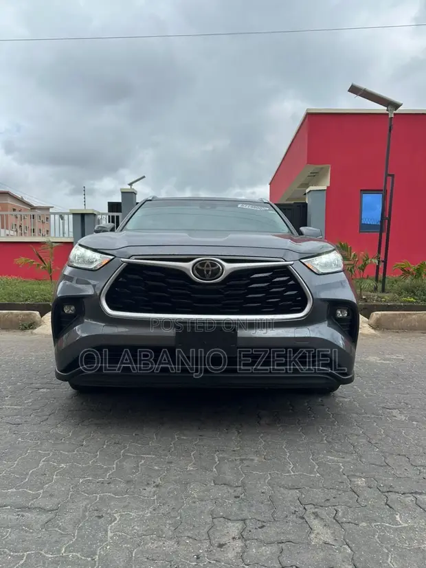 2021 Toyota Highlander XLE SUV - 1