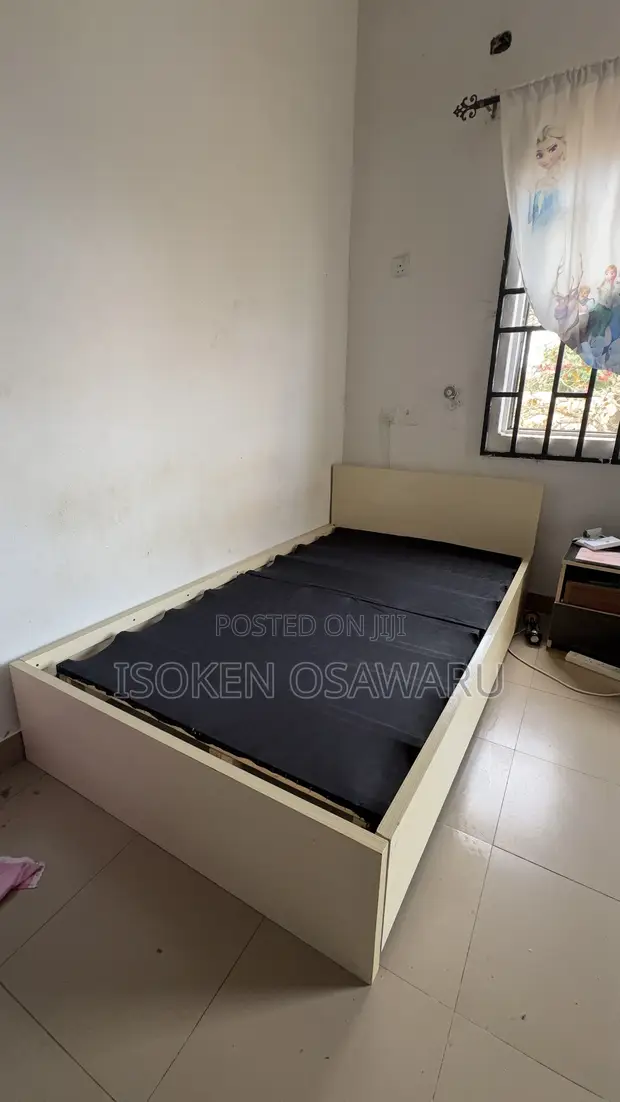 Bed Frame da aka yi amfani da shi - 75x24 Inches - 1