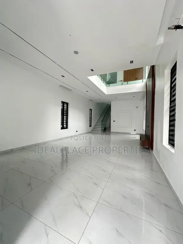 6 Bedroom Duplex with Pool & Cinema in Lekki - 1