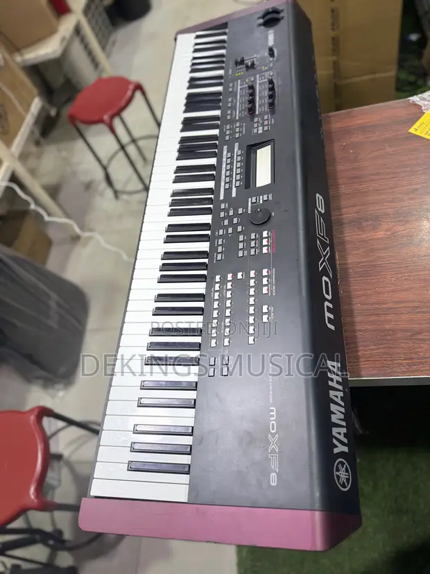 Yamaha MOXF8 88-Key Mai Ƙara Sautin Kiɗa - 1