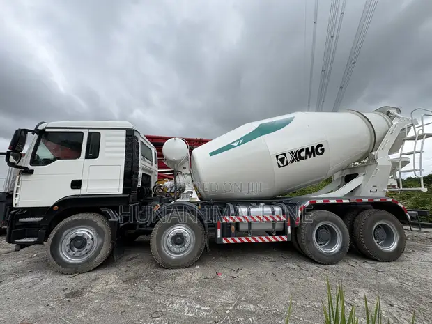 XCMG 12 Cubic Concrete Mixer Truck 2021 (Foreign Used) - 1